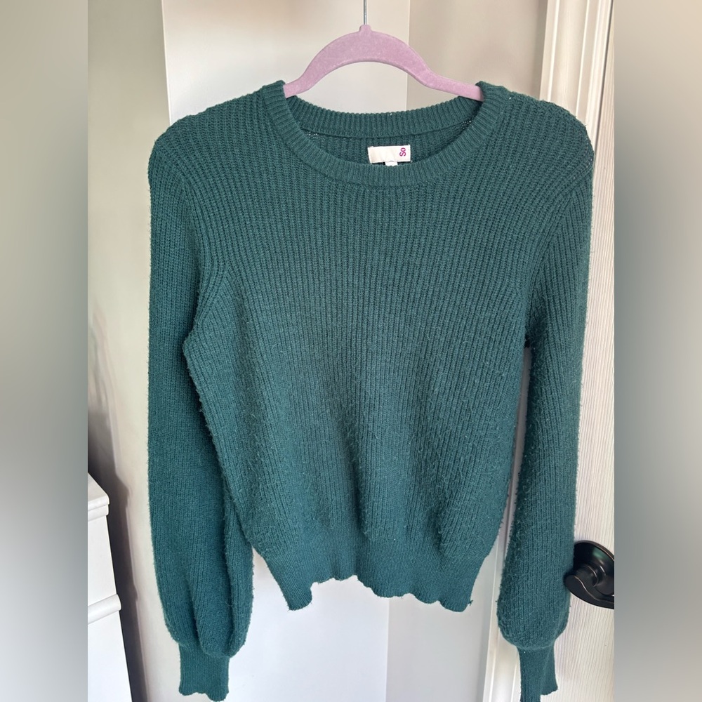 SO Green sweater size small